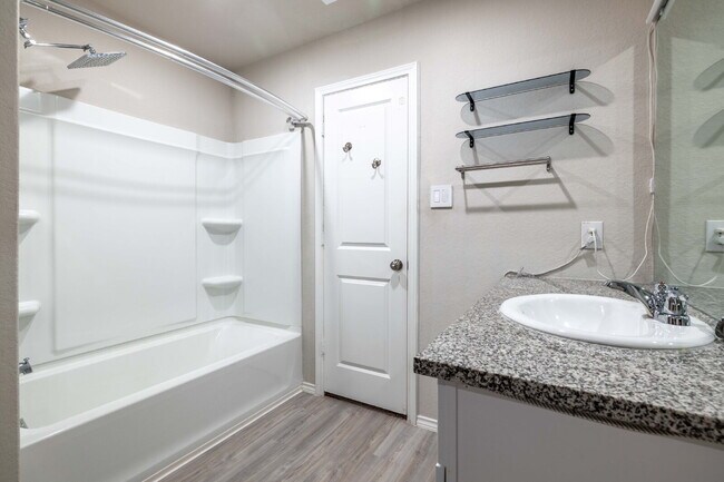 Building Photo - Spacious 4-Bedroom Gem in Schertz