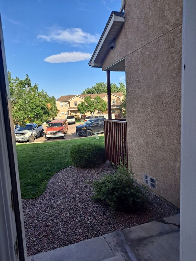 Building Photo - ALL PROSPECTIVE TENANTS MUST SUBMIT A $58 ...