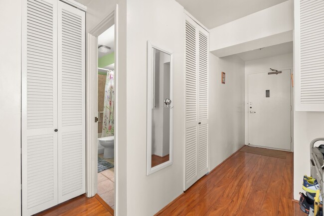 Building Photo - Fairway Villa in Waikiki (1BR, 1BA, 1PG, A...