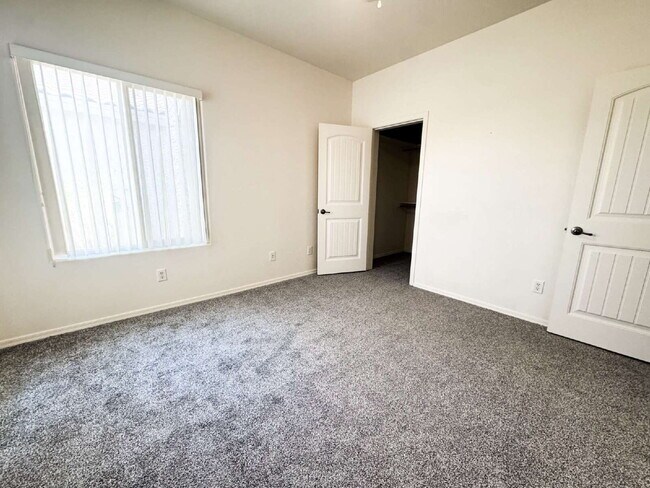 Building Photo - Stunning 4-Bed, 3-Bath Home in Sierra Montana