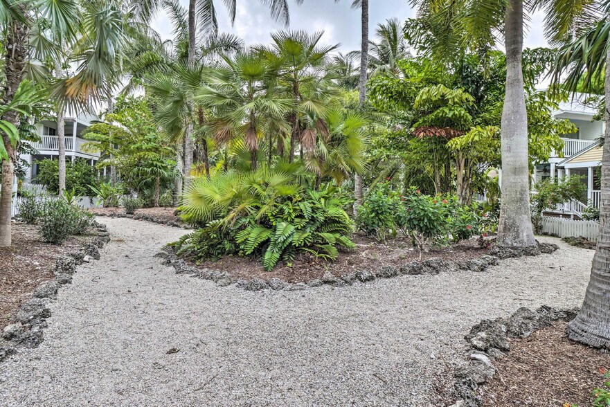 Building Photo - 169 Golf Club Dr