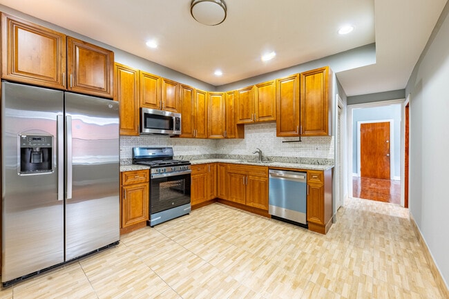 Building Photo - 2242 N Western Ave