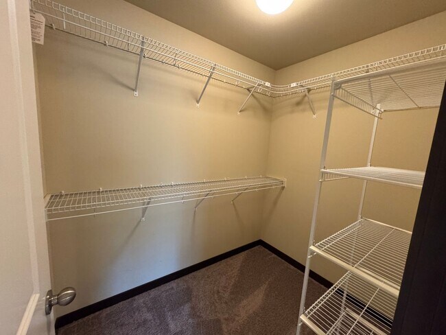 Building Photo - Gorgeous Mount Vernon Home 3 bedroom 2.5 Bathroom