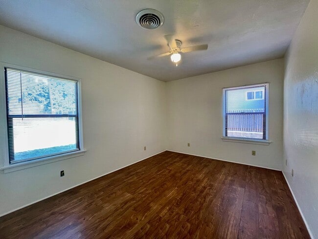 Building Photo - 2 Bedroom 1 Bathroom Home in Spring Valley