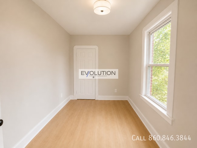 Building Photo - 906-908 Park St-3E