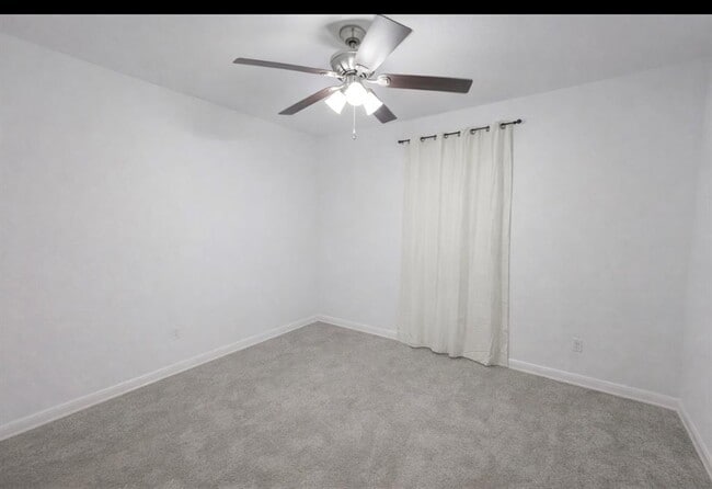 Building Photo - 20707 John Gill Dr