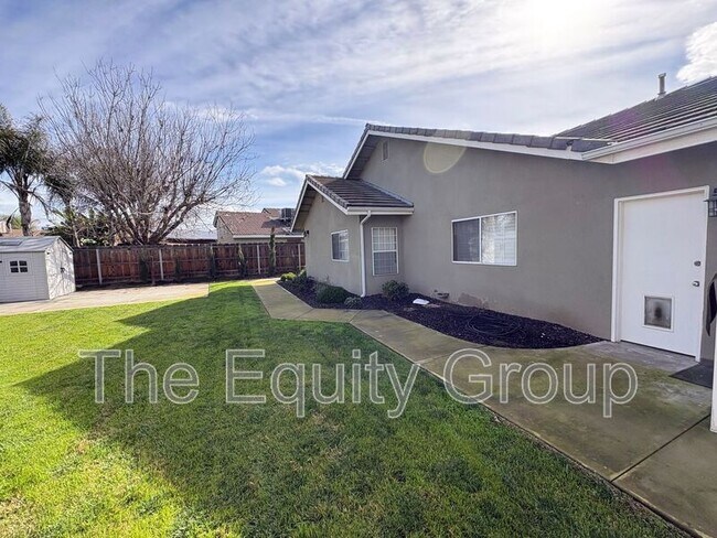 Building Photo - 540 W Birch Ct