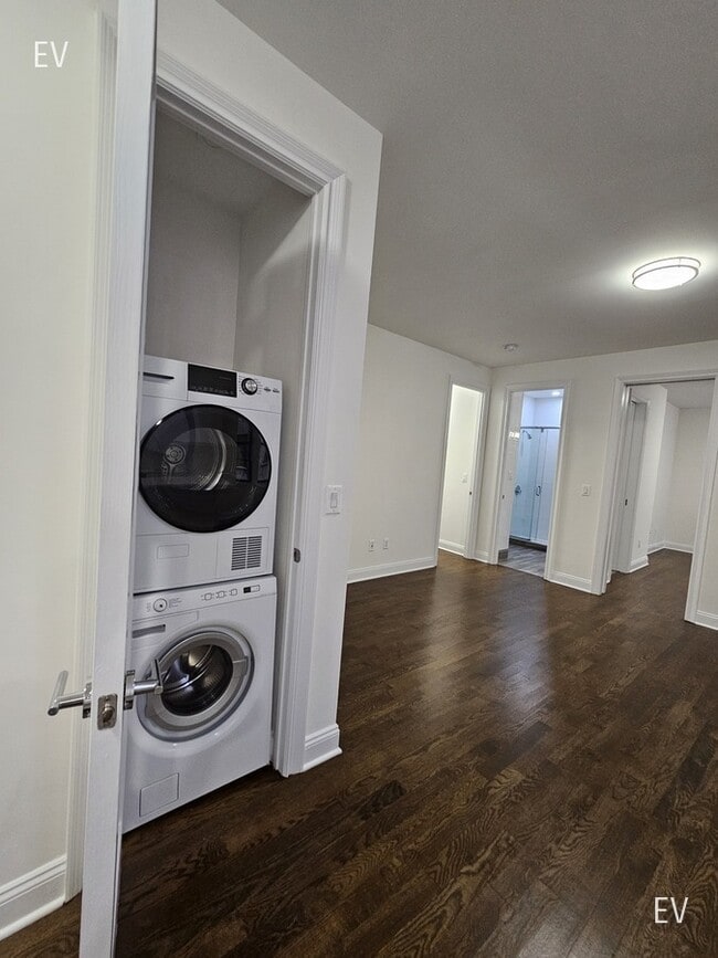 Building Photo - 200 W 58th St