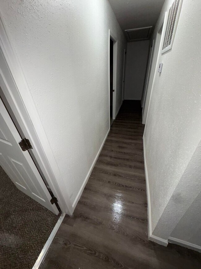 Building Photo - LIMITED TIME**1/2 OFF DEPOSIT**