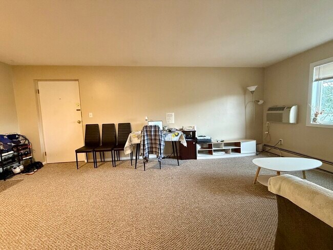 Building Photo - 69 Newton St