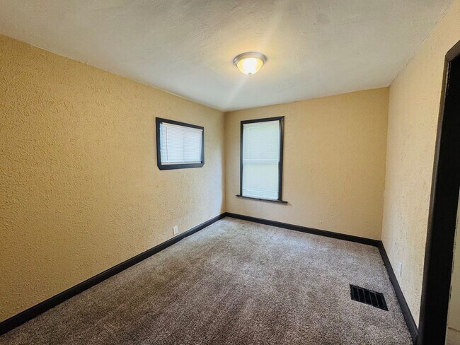 Building Photo - 10630 Kimberly Ave