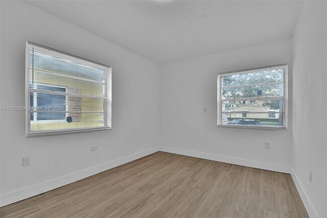 Building Photo - 1900 Calais Dr