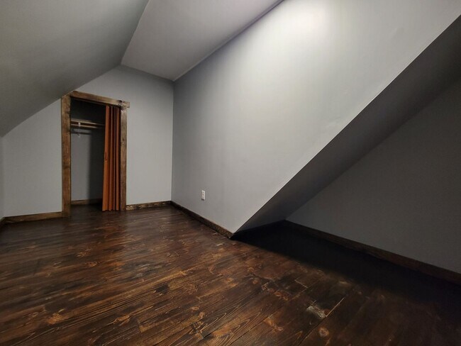 Building Photo - 402 Hevey St