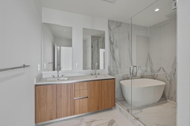Building Photo - 1400 Biscayne Blvd