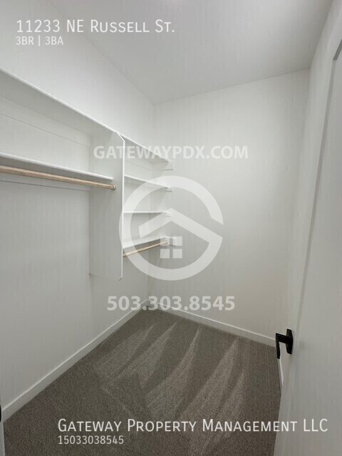 Building Photo - 11233 NE Russell St