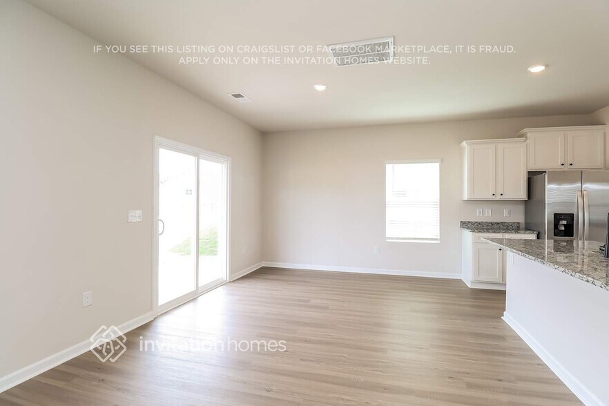 Building Photo - 3331 Fox Hall Dr