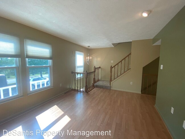 Building Photo - 3 br, 2.5 bath House - 902 Lexington Drive