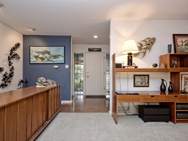 Building Photo - 6001 Highland Hills Dr