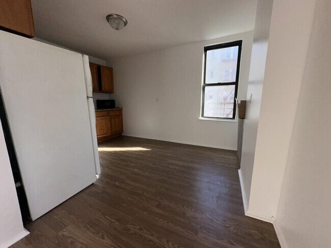 Building Photo - 312 Woodworth Ave