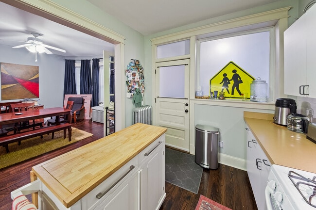 Building Photo - 4854 N Albany Ave