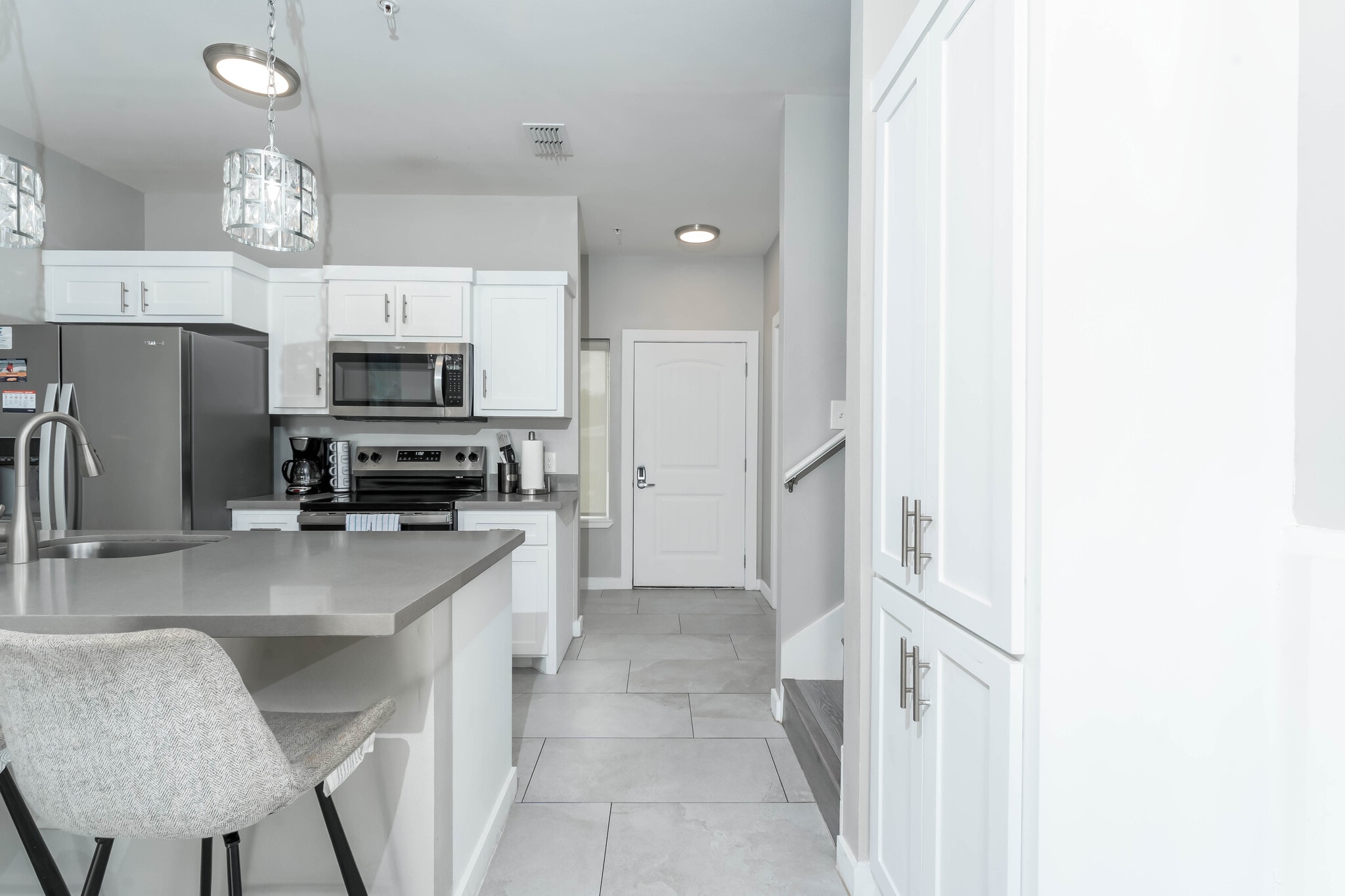 Building Photo - 404 N Tarnava St
