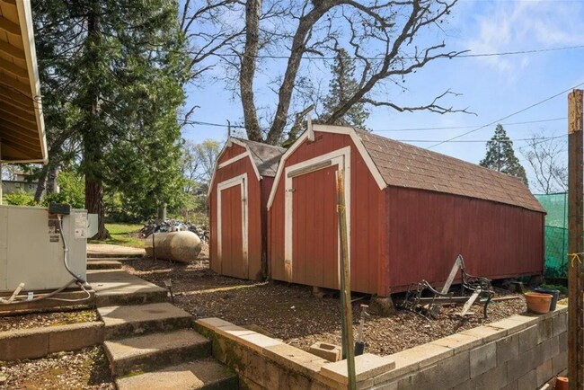 Building Photo - 419 Greenwood Dr