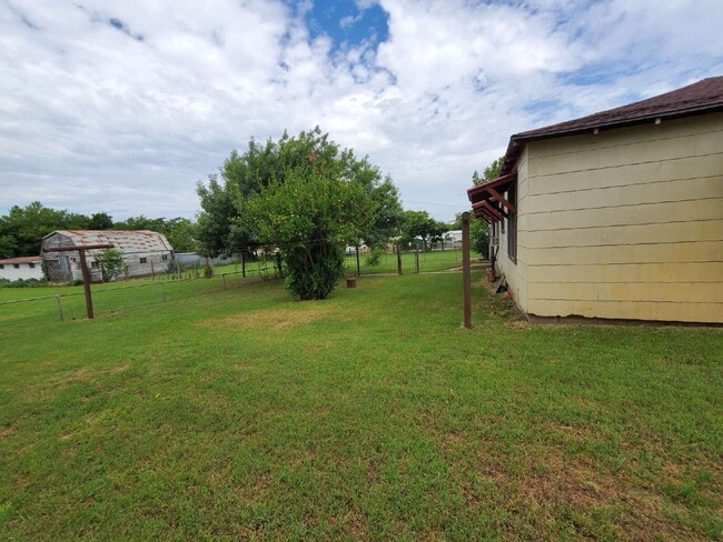 Building Photo - "Charming Cresson Retreat: Cozy 2-Bed Home...