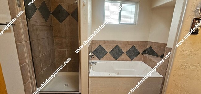 Building Photo - Beautiful NE Heights location