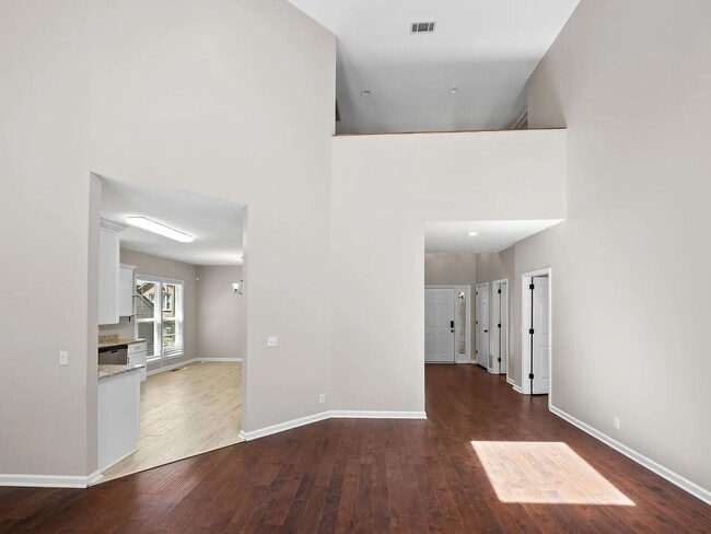 Building Photo - Great 4BR Bellevue Home