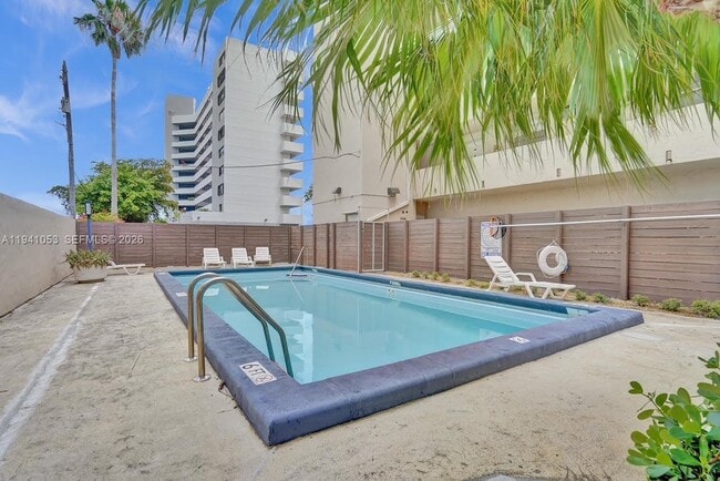 Building Photo - 505 NE 30th St