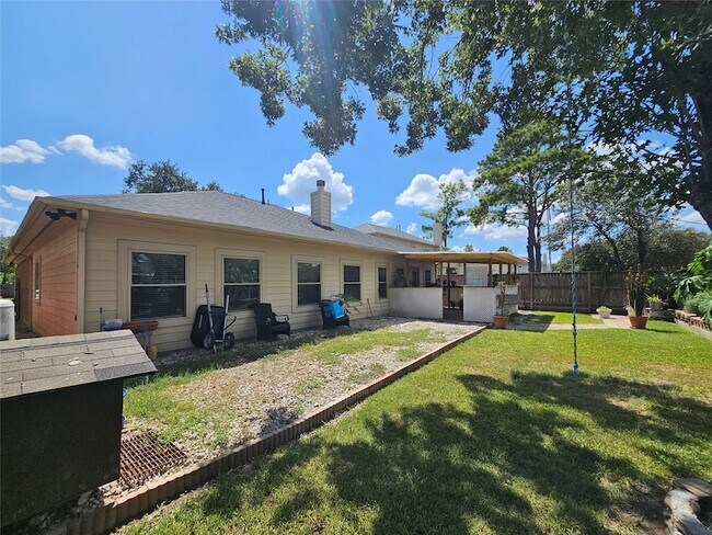 Building Photo - 13922 Somersworth Dr