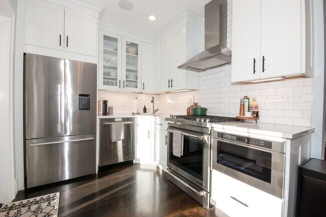 Primary Photo - 213 W Fifth St