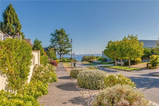 Building Photo - Magnolia Sound view home located near coveted Carleton park neighborhood
