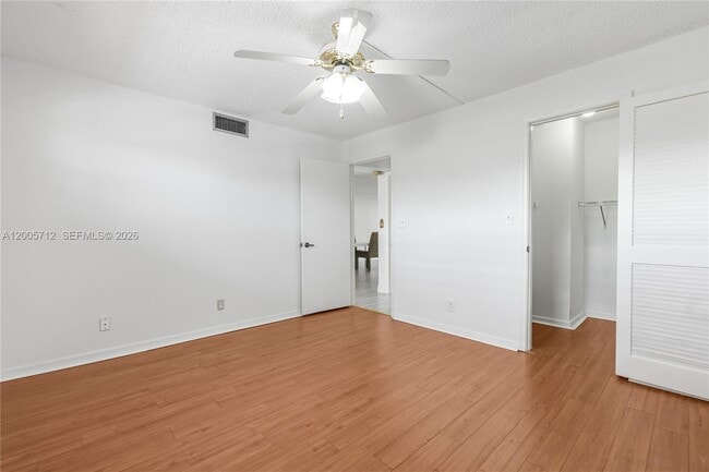 Building Photo - 711 S Hollybrook Dr