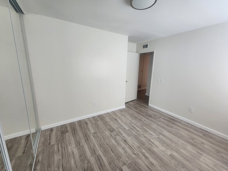 Building Photo - 820 N Kathleen Ln