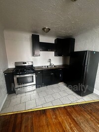 Building Photo - 140 Summit St