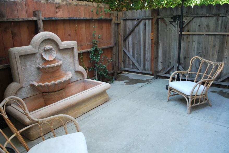 Building Photo - 20141 Orchid St