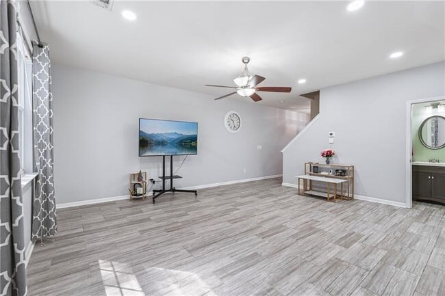 Building Photo - 545 Windstone Trail