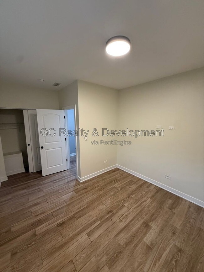 Building Photo - 3014 W Warren Blvd