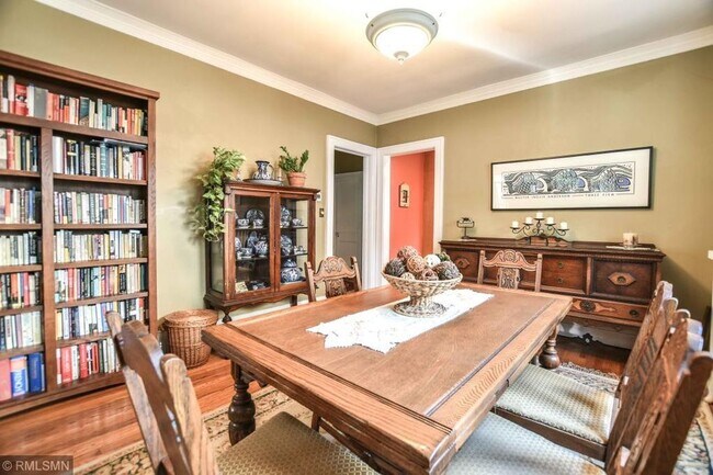 Building Photo - 253 Macalester St