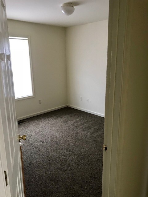 Building Photo - 319 E College Ave