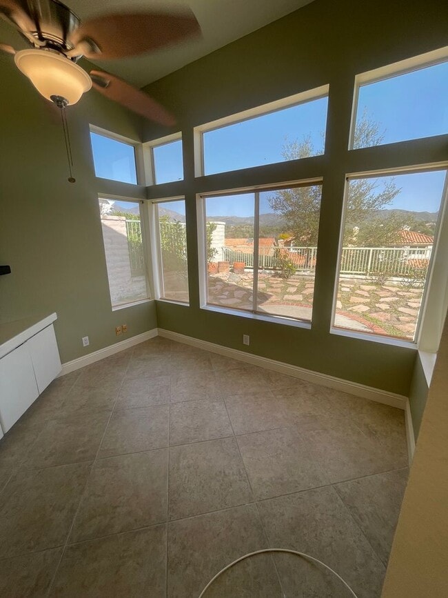 Building Photo - Spacious 2 Bed, 2 Bath House in Prestigious Coto de Caza For Rent!