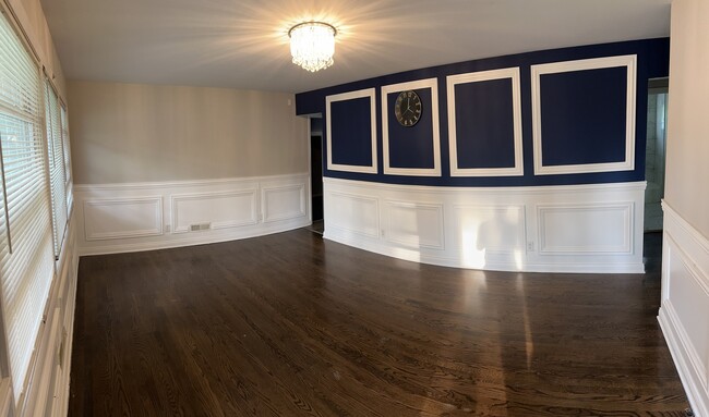 Building Photo - 15509 Park Ln