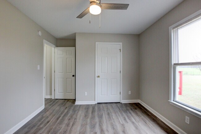 Building Photo - 2481 Clarksville Rd