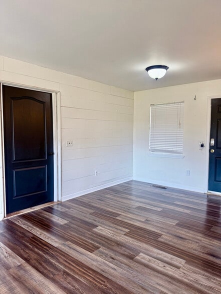 Building Photo - 380 Co Rd 1355