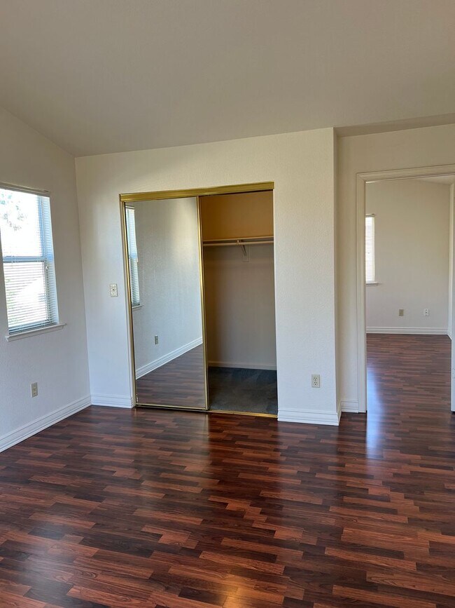 Building Photo - LOVELY 4 BEDROOM HOME IN LAGUNA CREEK!