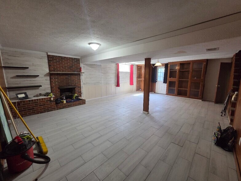 Building Photo - 521 Stonehaven Dr