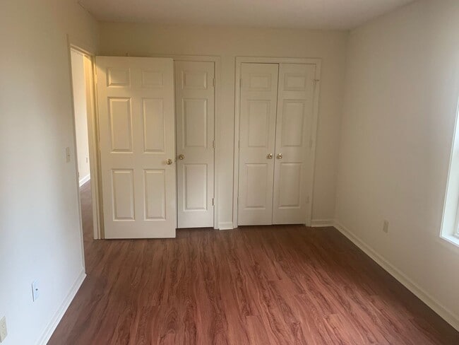 Building Photo - Cute home located in City Limits