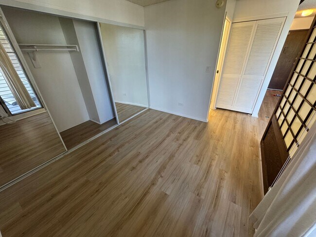 Building Photo - The Highlander Condo in Aiea 1/1/1 Unit #503