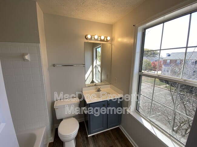 Building Photo - 105 Raquel Ct